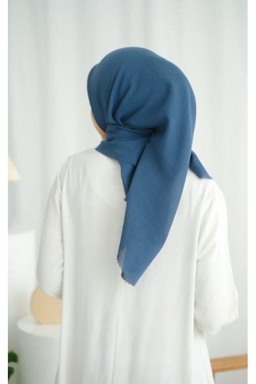 Hijab Segi 4 Voal Sajida Lasercut Navy